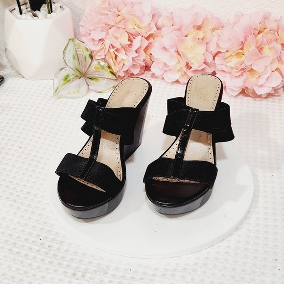 CHARLES by Charles David Black Elastic T Strap Platform Wedge Sandal Sz 9.5 - Picture 1 of 10
